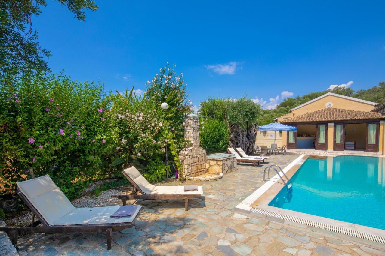 Villa Lianolia Peritheia Exteriér fotografie