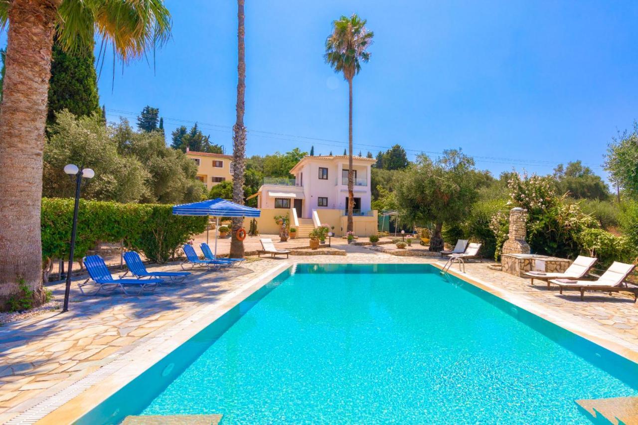Villa Lianolia Peritheia Exteriér fotografie