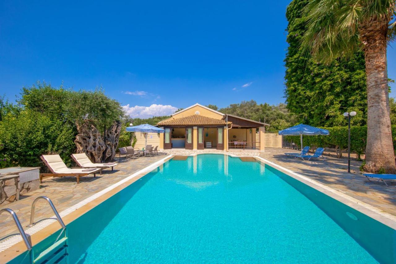 Villa Lianolia Peritheia Exteriér fotografie